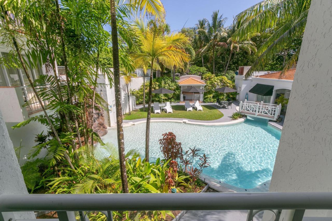 Alassio Beachfront Apartments Palm Cove Exterior photo