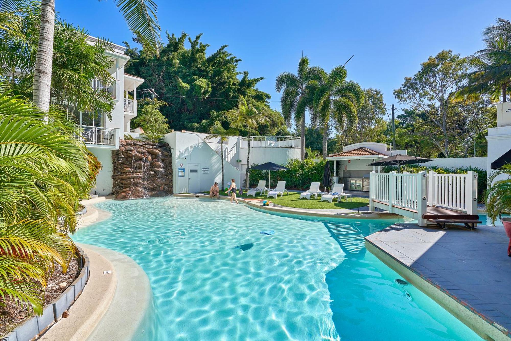 Alassio Beachfront Apartments Palm Cove Exterior photo