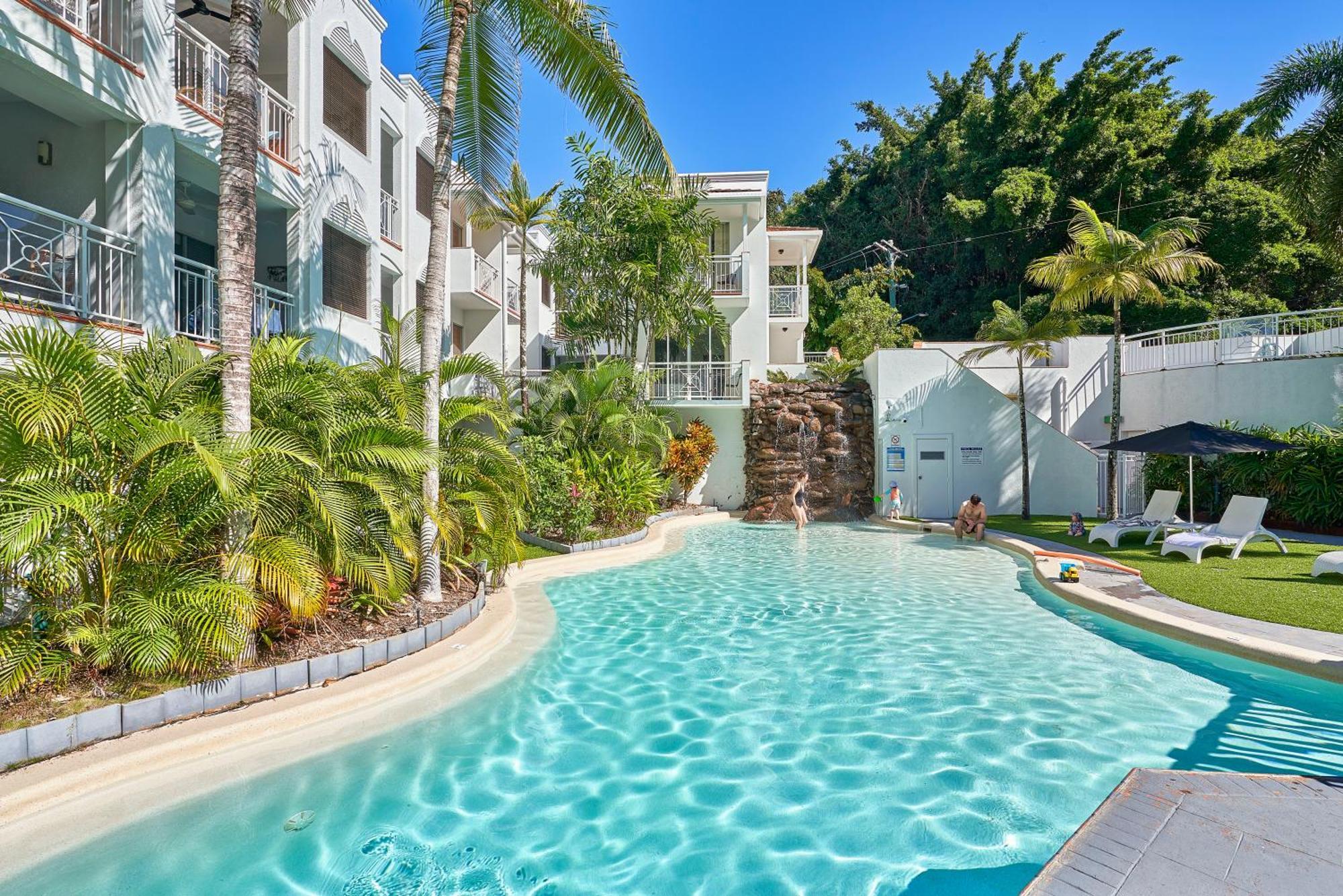 Alassio Beachfront Apartments Palm Cove Exterior photo