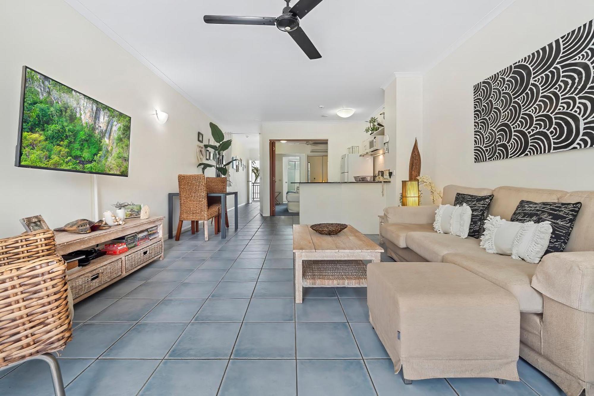 Alassio Beachfront Apartments Palm Cove Room photo