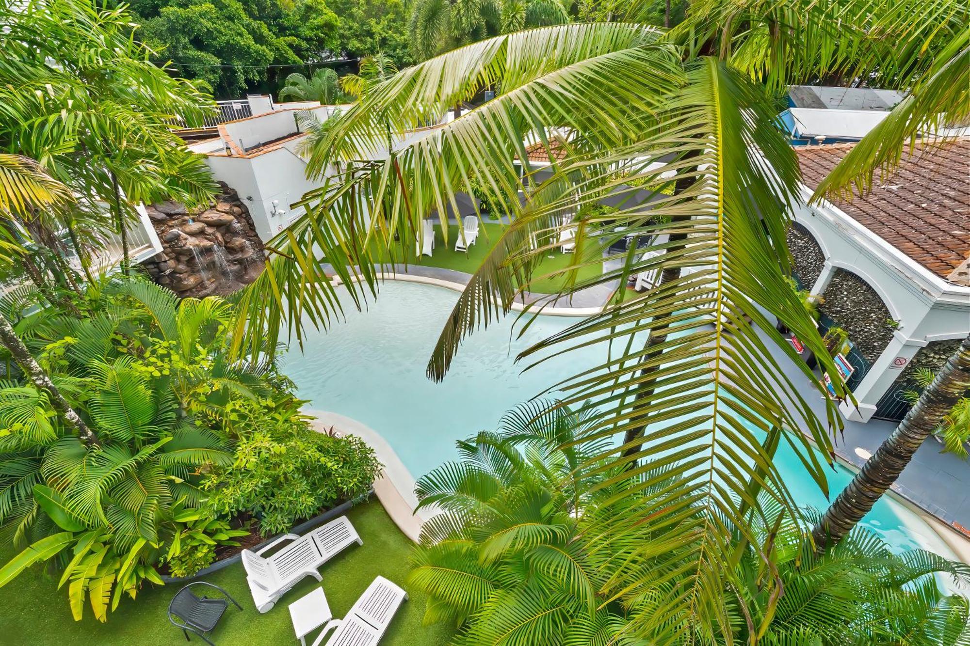 Alassio Beachfront Apartments Palm Cove Room photo