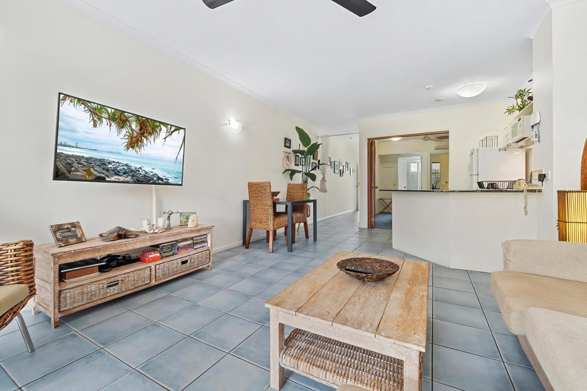 Alassio Beachfront Apartments Palm Cove Room photo