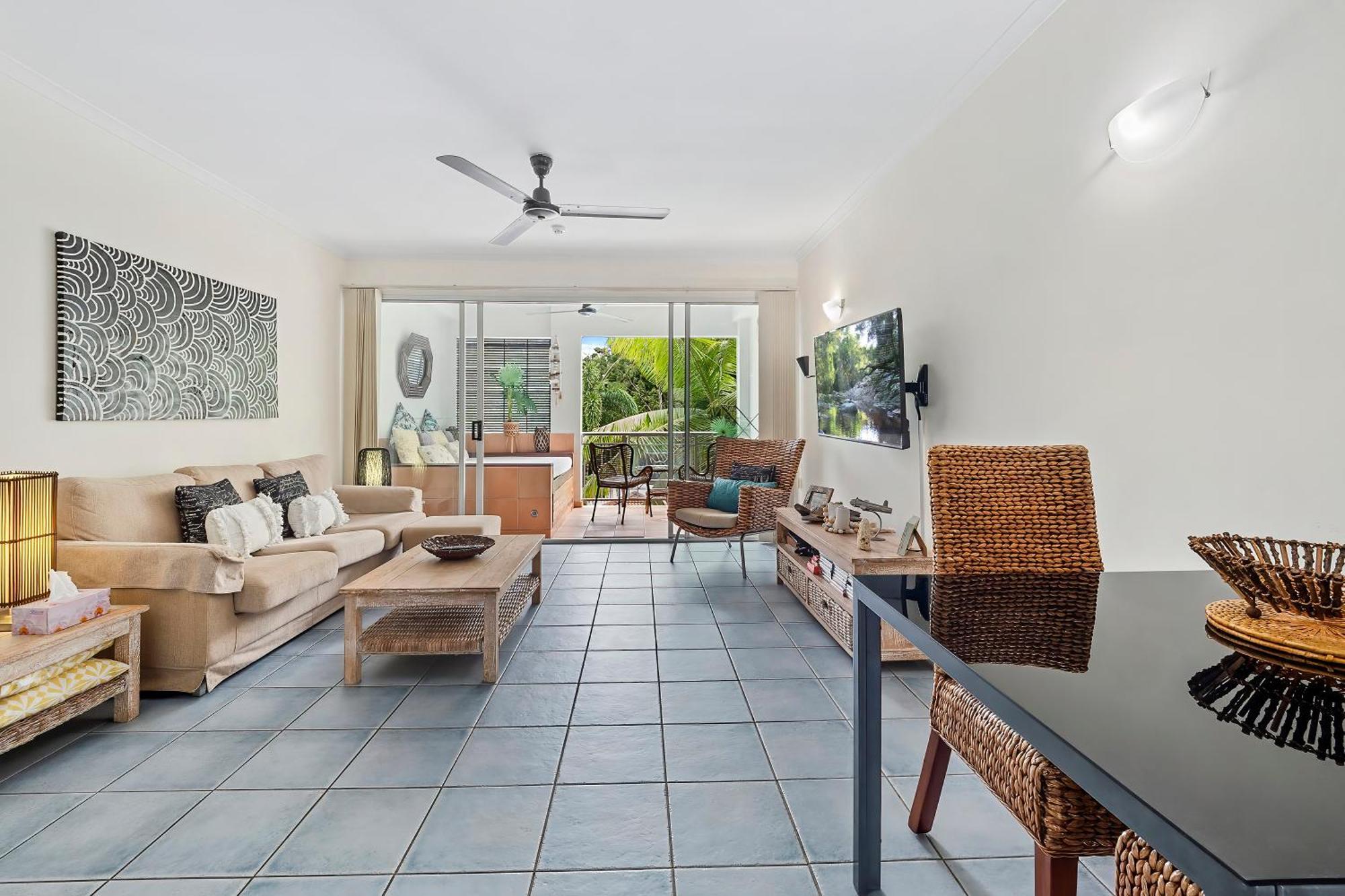 Alassio Beachfront Apartments Palm Cove Room photo