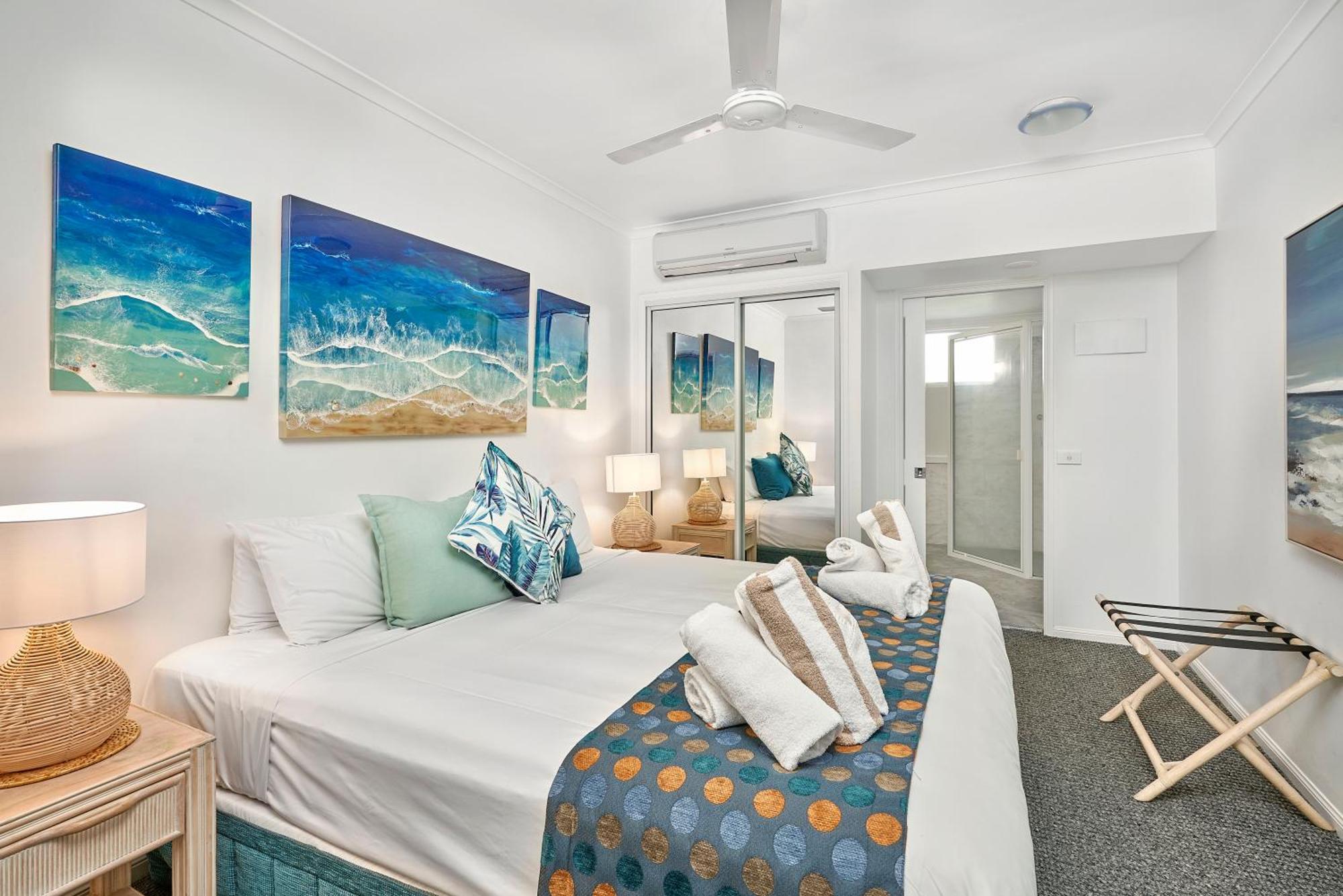Alassio Beachfront Apartments Palm Cove Room photo