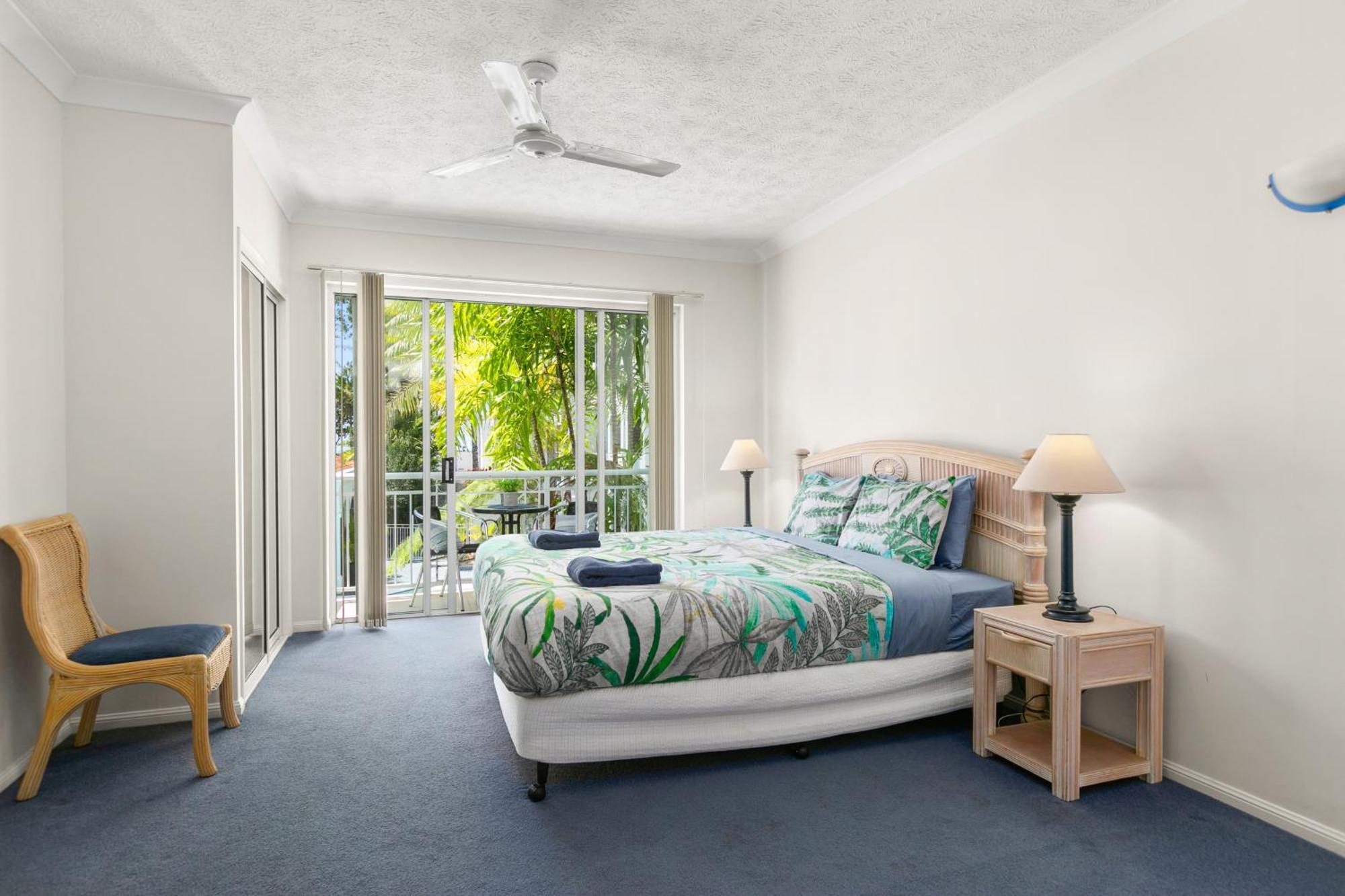 Alassio Beachfront Apartments Palm Cove Room photo