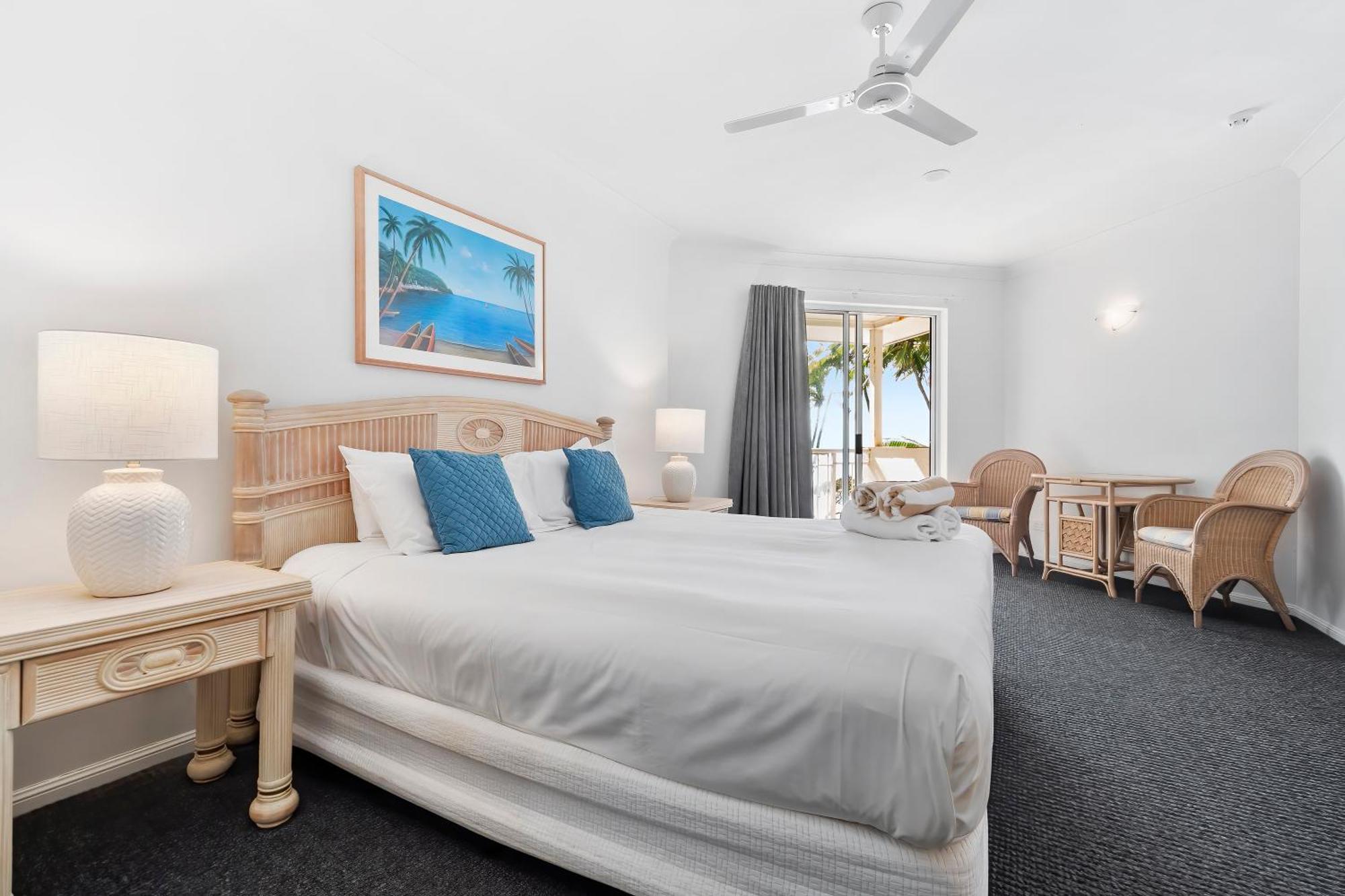 Alassio Beachfront Apartments Palm Cove Room photo