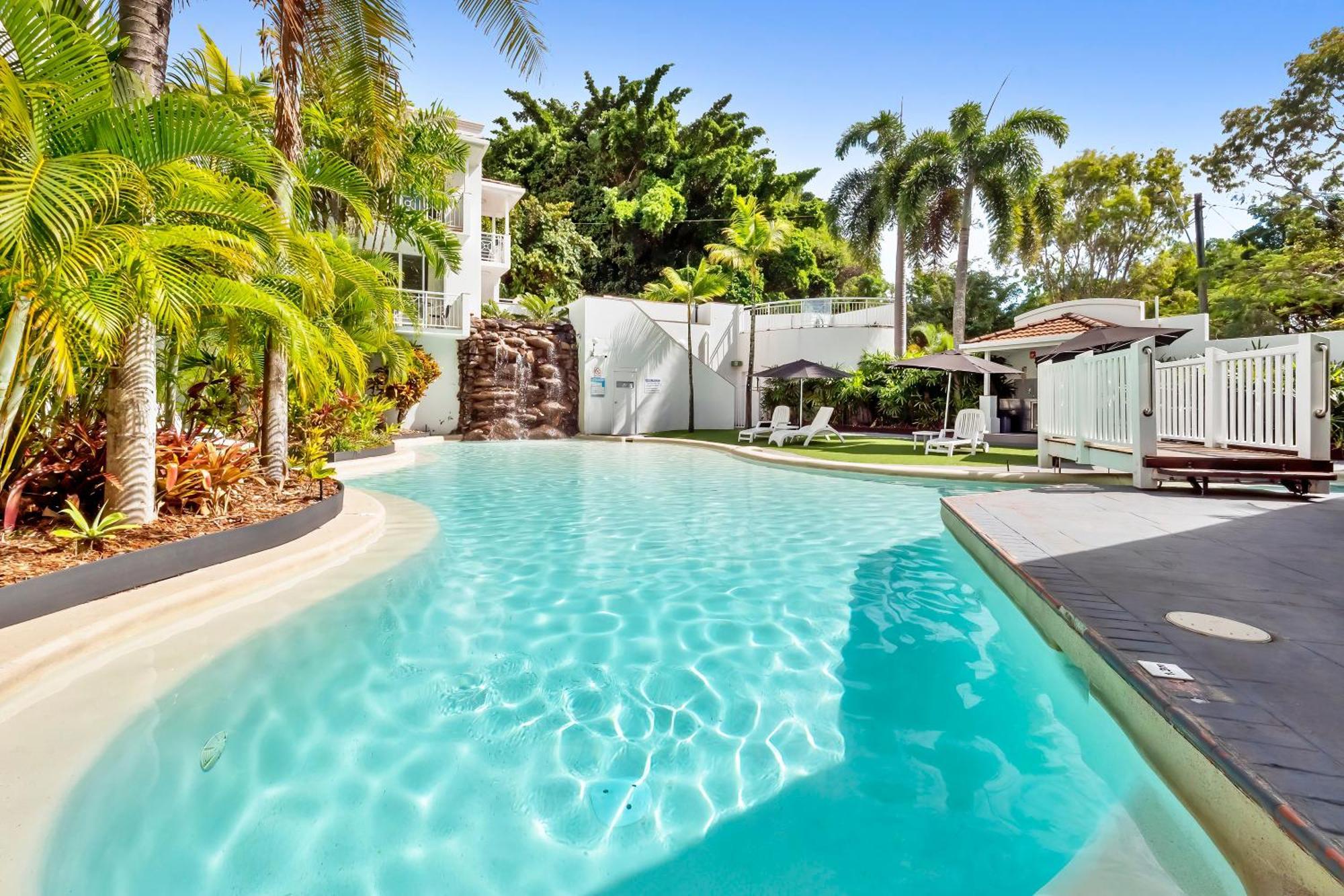 Alassio Beachfront Apartments Palm Cove Exterior photo