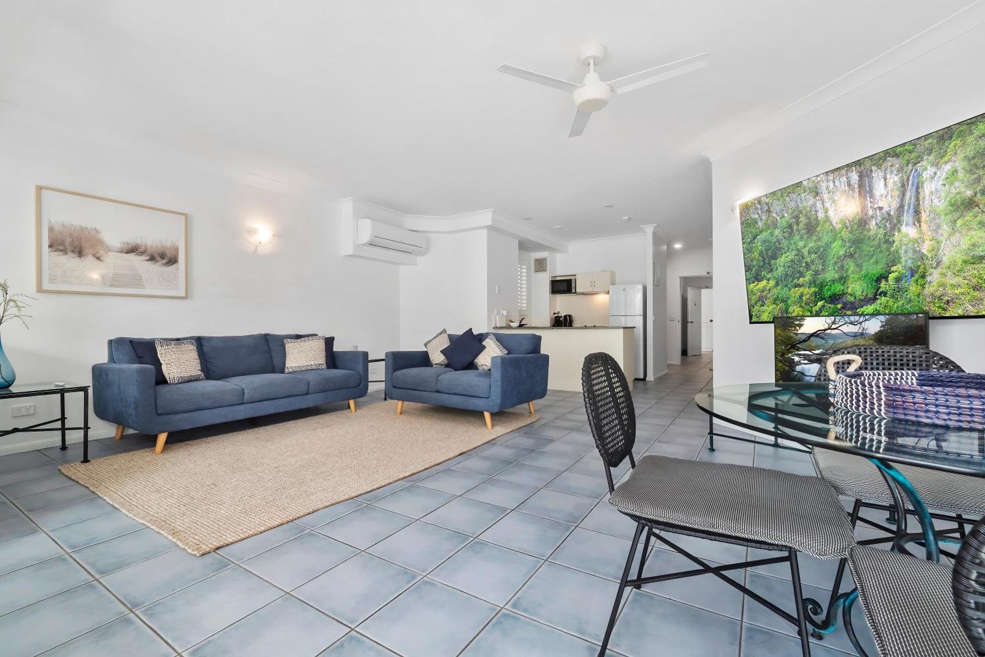 Alassio Beachfront Apartments Palm Cove Room photo