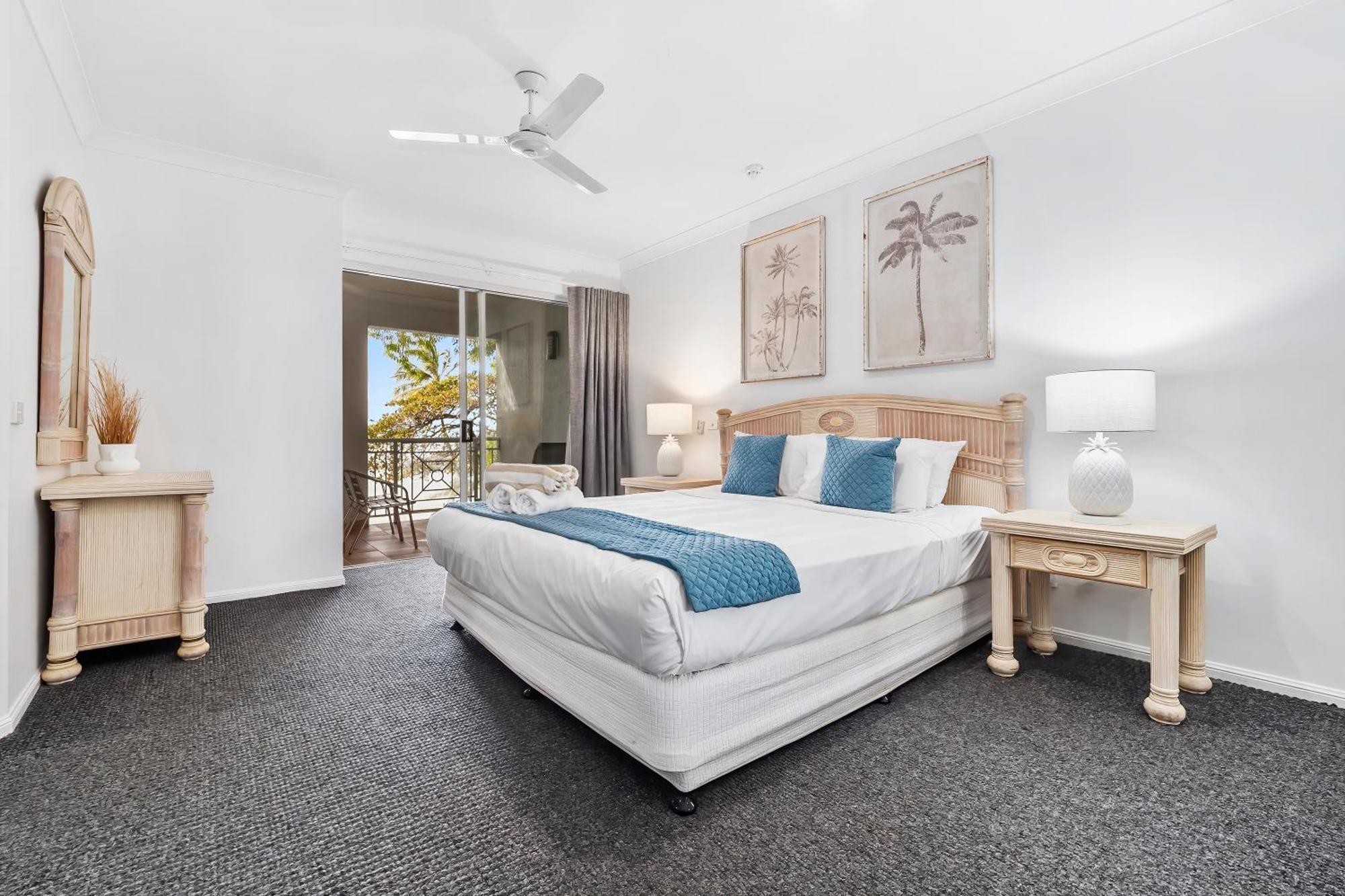 Alassio Beachfront Apartments Palm Cove Room photo