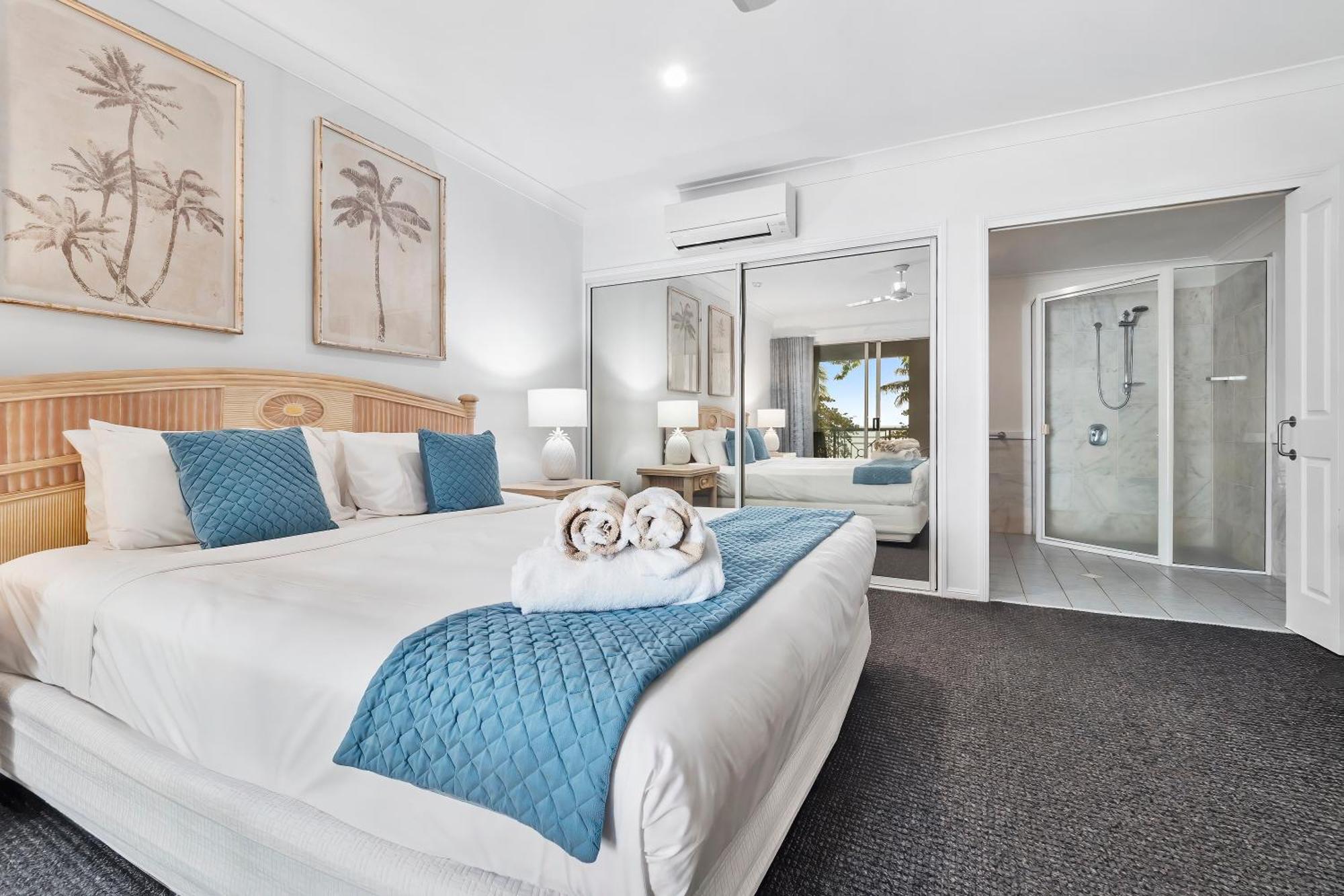 Alassio Beachfront Apartments Palm Cove Room photo