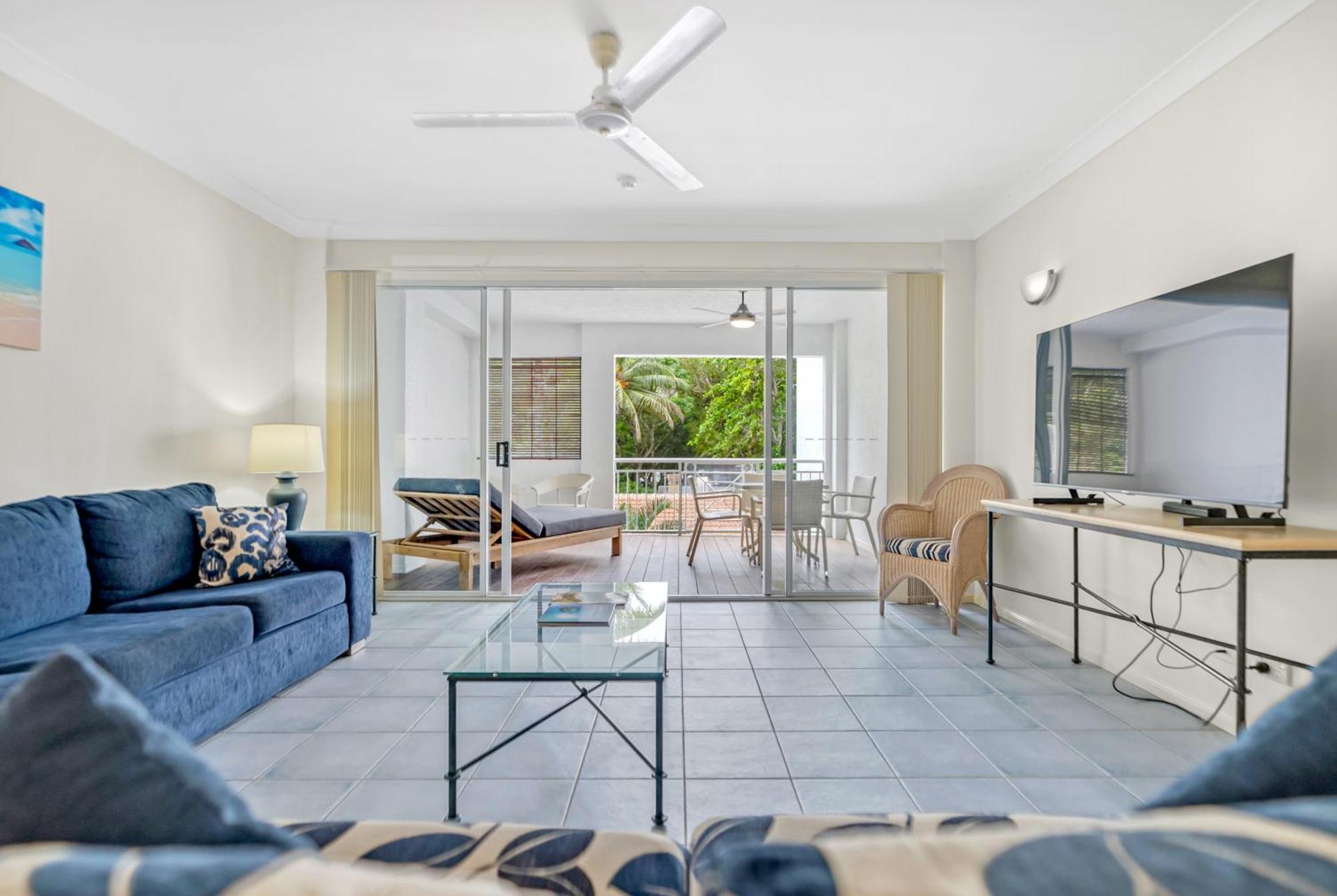 Alassio Beachfront Apartments Palm Cove Room photo