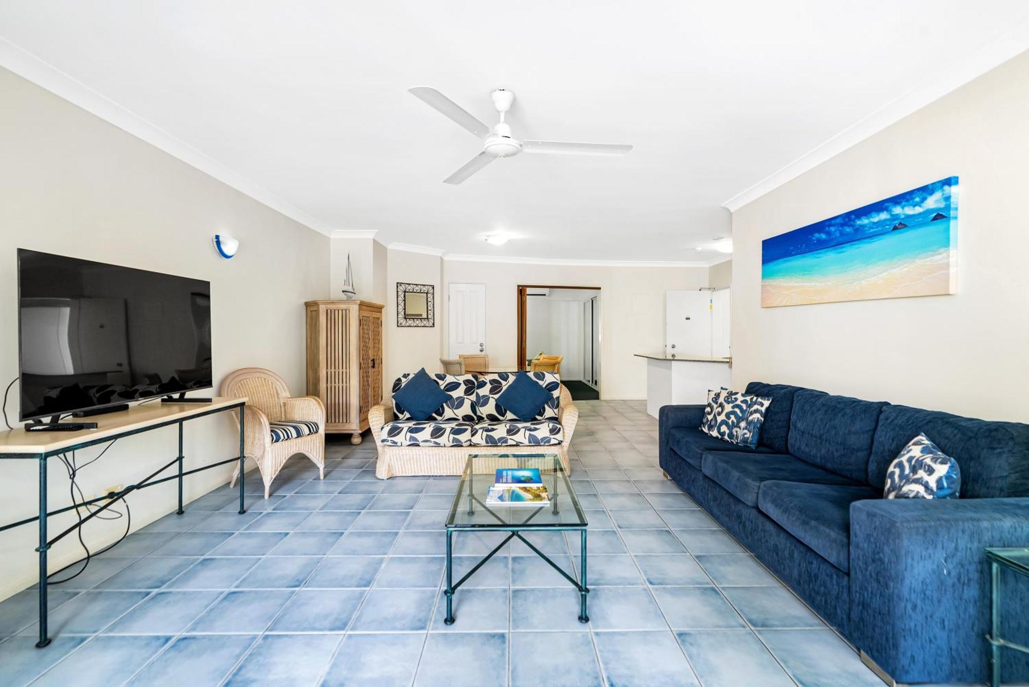 Alassio Beachfront Apartments Palm Cove Room photo