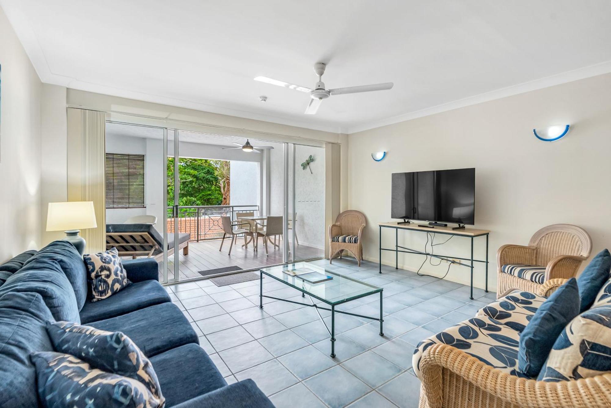 Alassio Beachfront Apartments Palm Cove Room photo