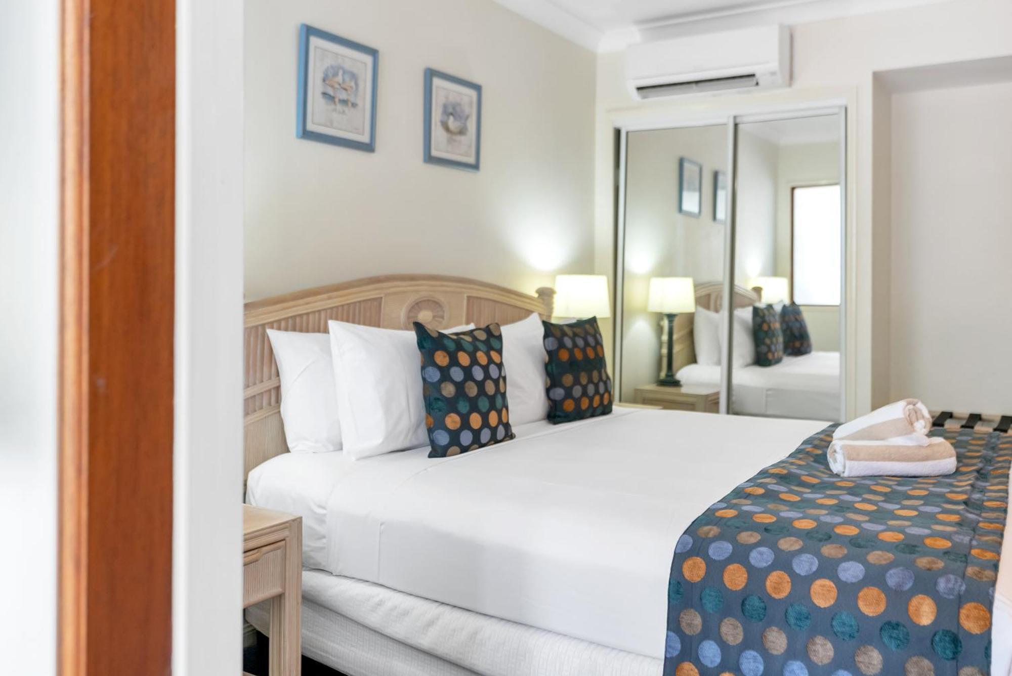 Alassio Beachfront Apartments Palm Cove Room photo